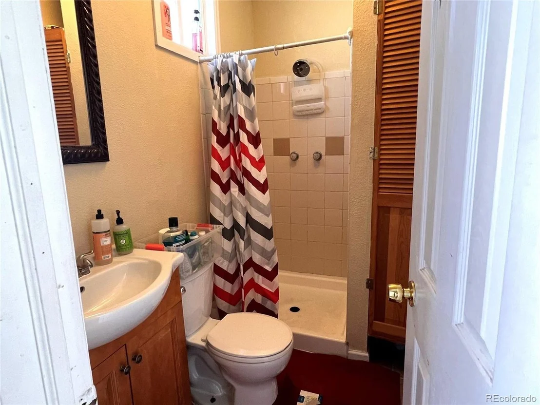 Photo of 5163 Carson St