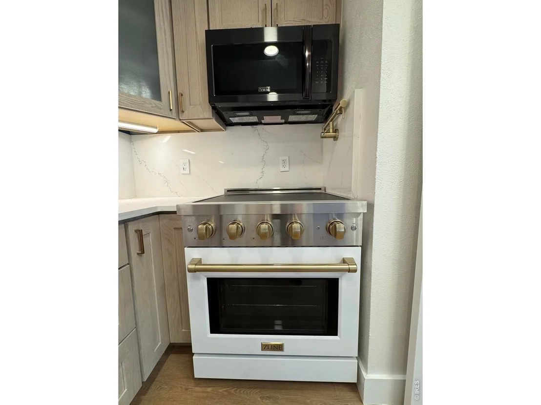 Photo of 3237 Redstone Rd