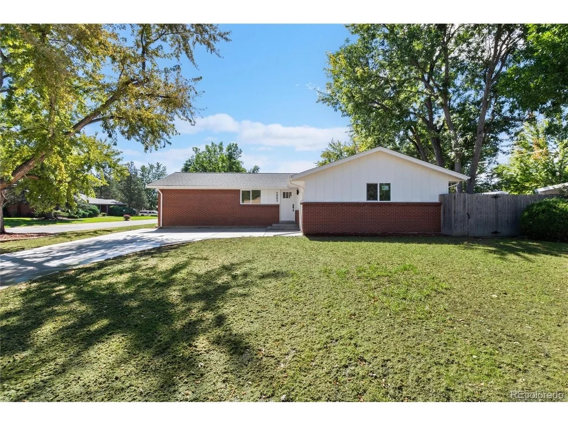 Photo of 6885 Oak Way