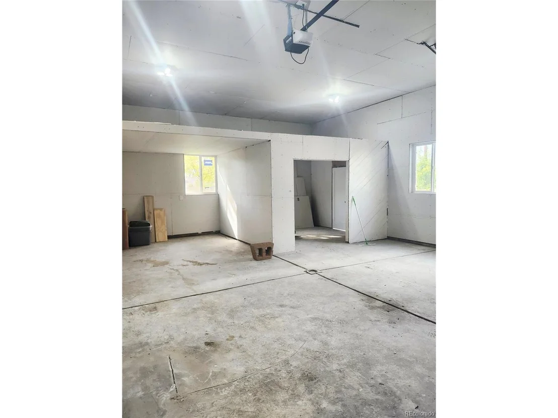 Photo of 8985 Lander St
