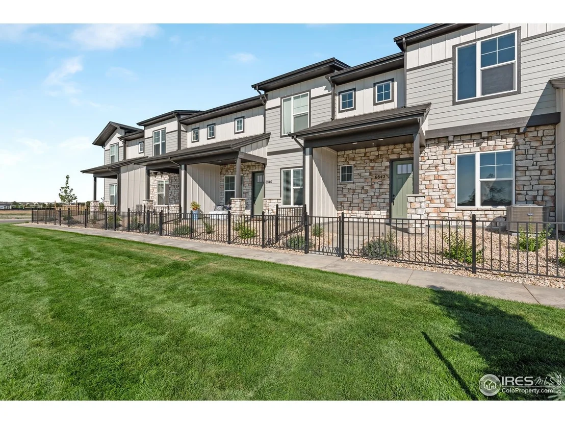 Photo of 6780 Maple Leaf Dr