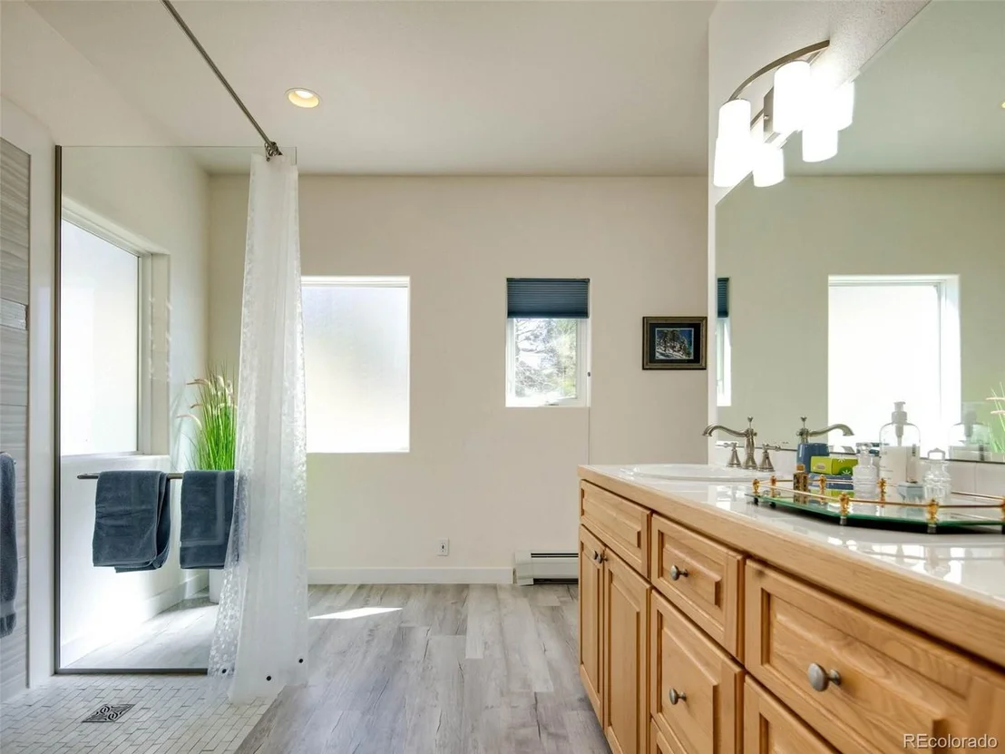 Photo of 180 Nuthatch Rd