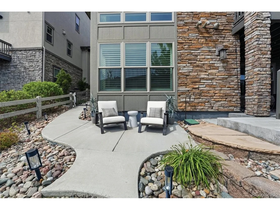 Photo of 489 Meadowleaf Ln