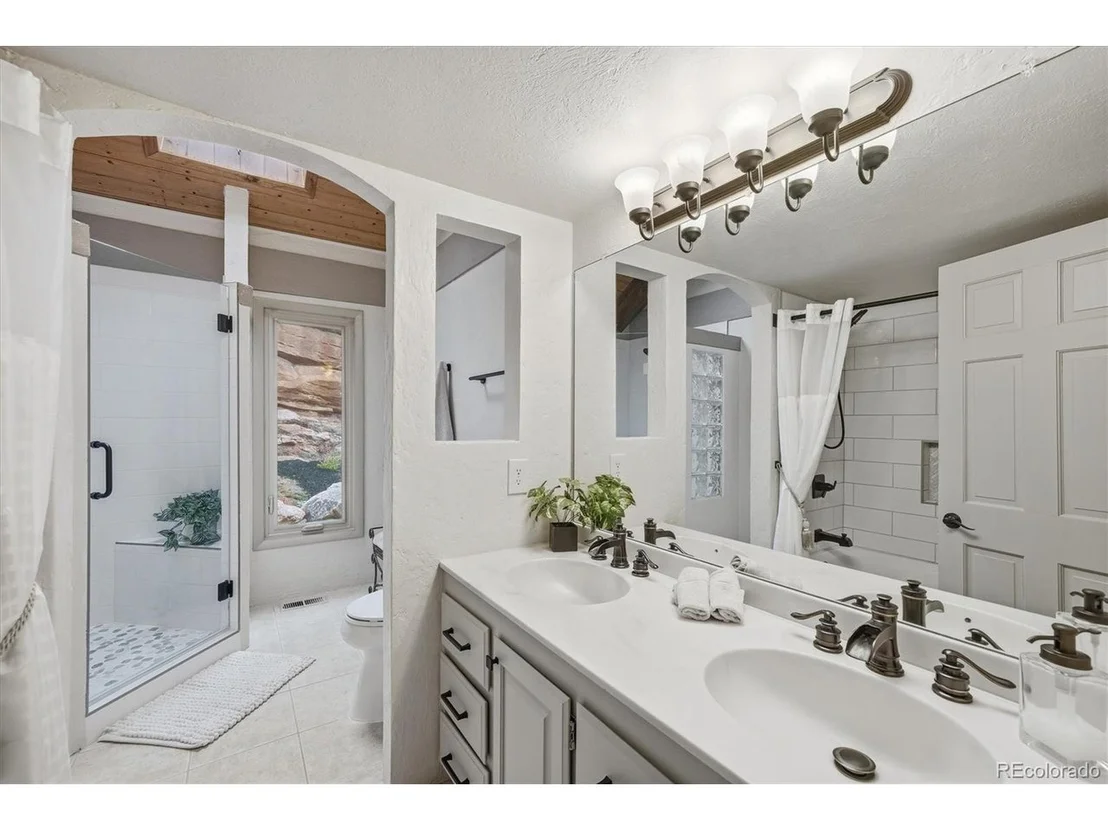 Photo of 6195 Apache Dr