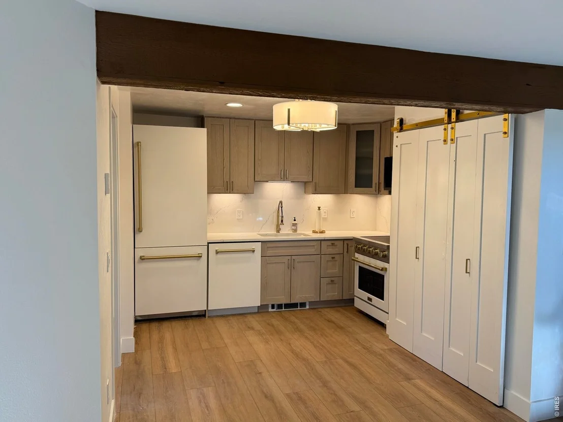 Photo of 3237 Redstone Rd