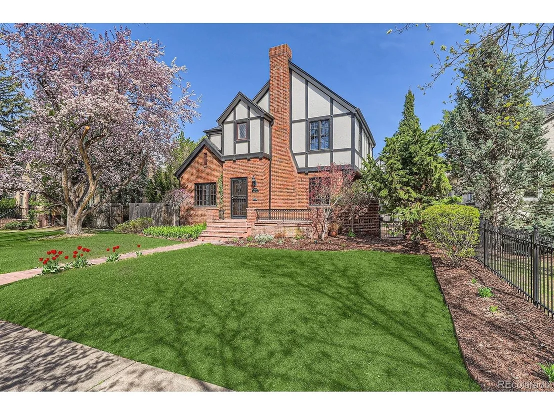 Photo of 1650 Locust St