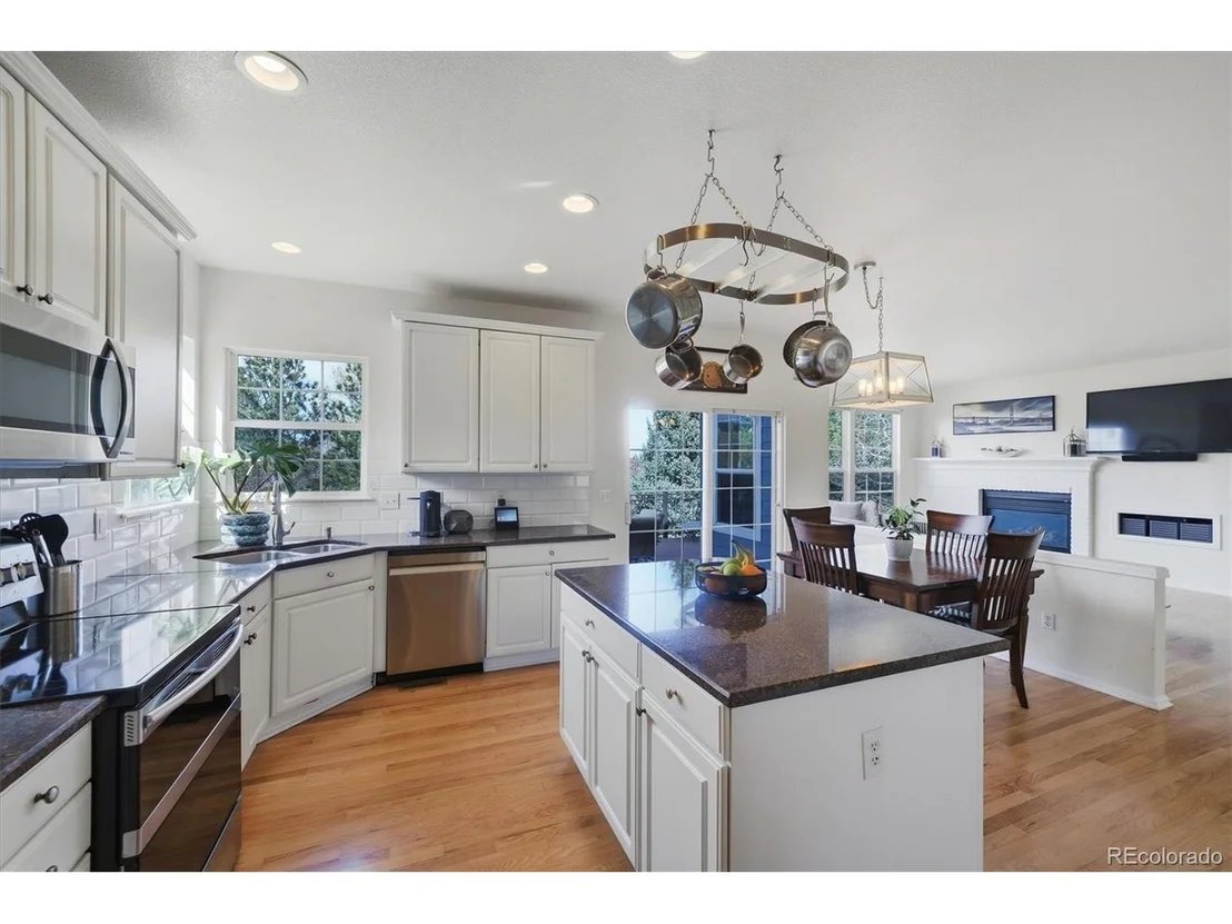 Photo of 379 Shoreham Cir