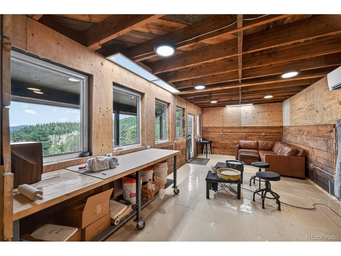 Photo of 528 W Meadow Rd