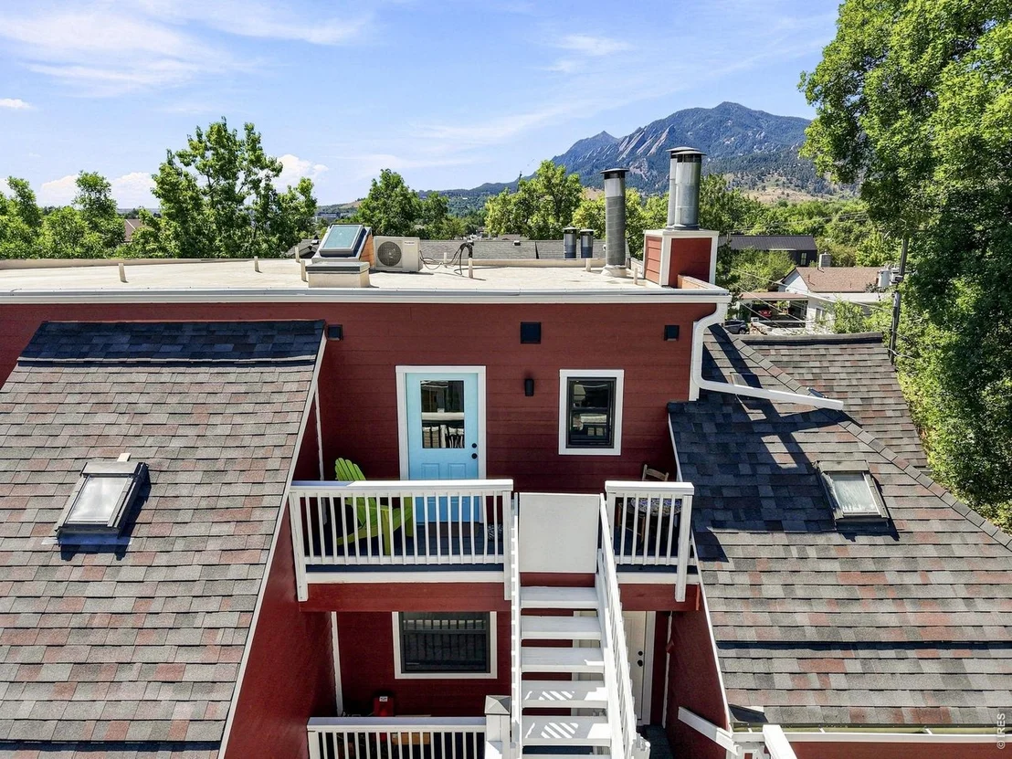 Photo of Unit 10 at 3025 Broadway St