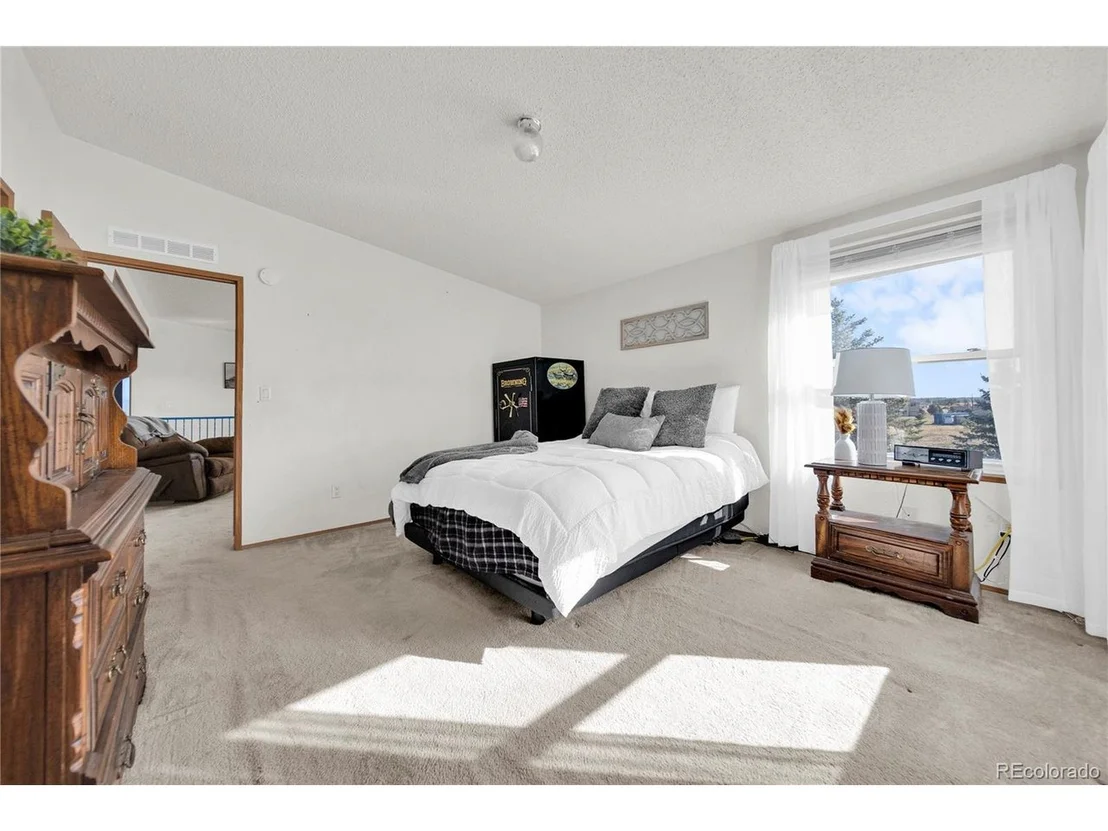 Photo of 15960 Homecrest Cir