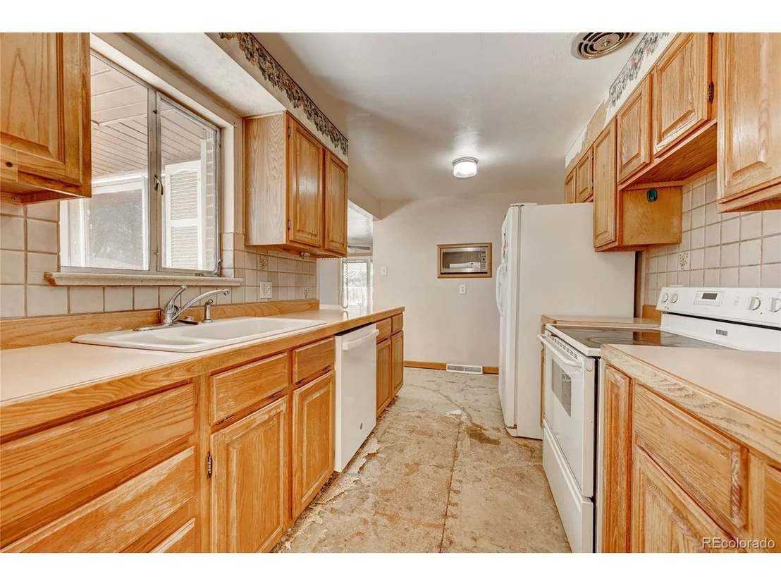 Photo of 5993 Field St