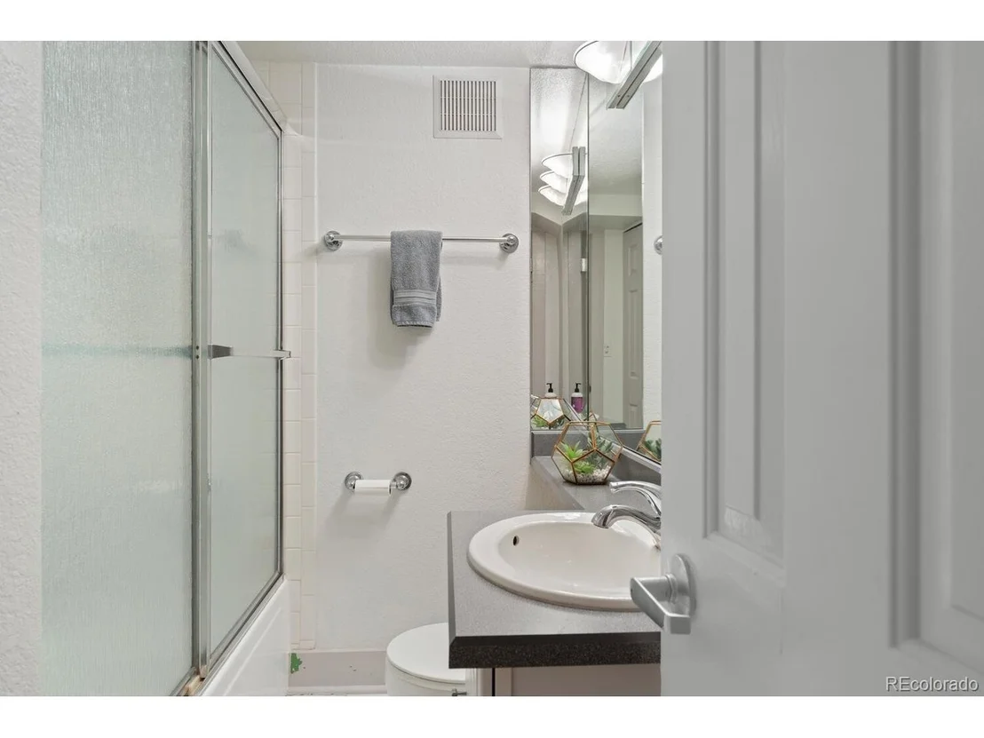 Photo of 561 Cook St