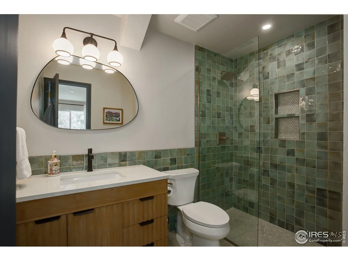 Photo of 1048 Westview Dr