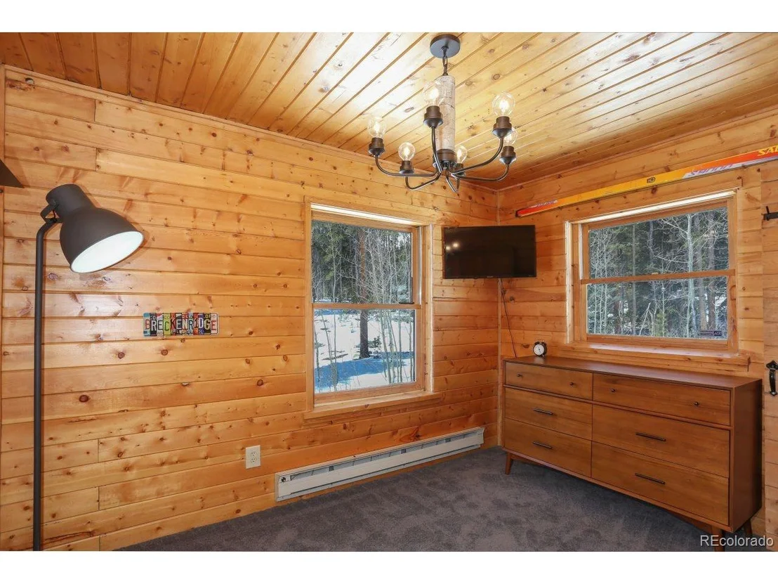 Photo of 390 Crown Dr