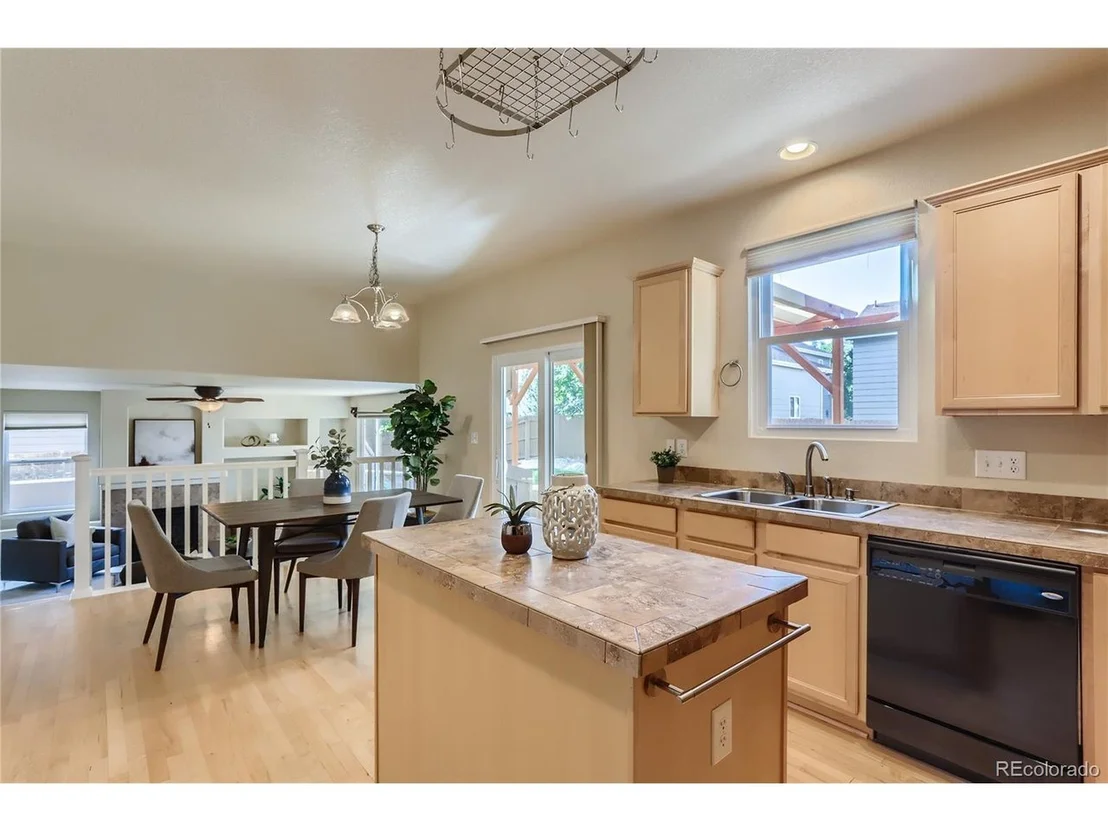 Photo of 6896 Sunburst Ave