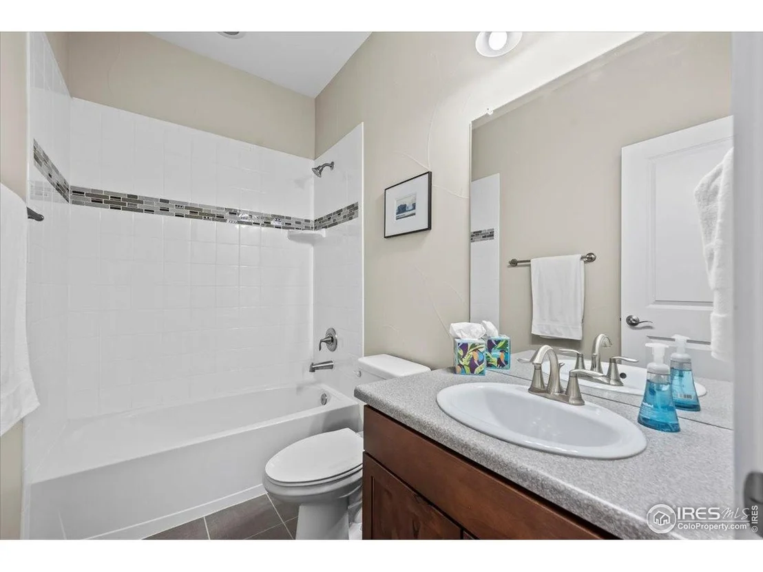 Photo of 2827 Twin Lakes Cir