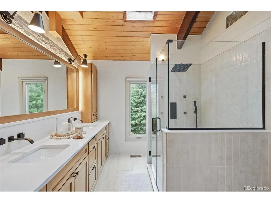 Photo of 6195 Apache Dr
