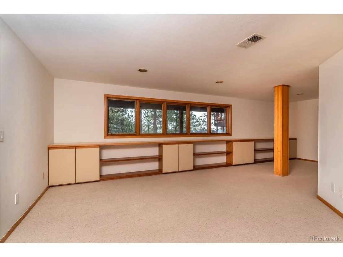 Photo of 2695 Linden Dr