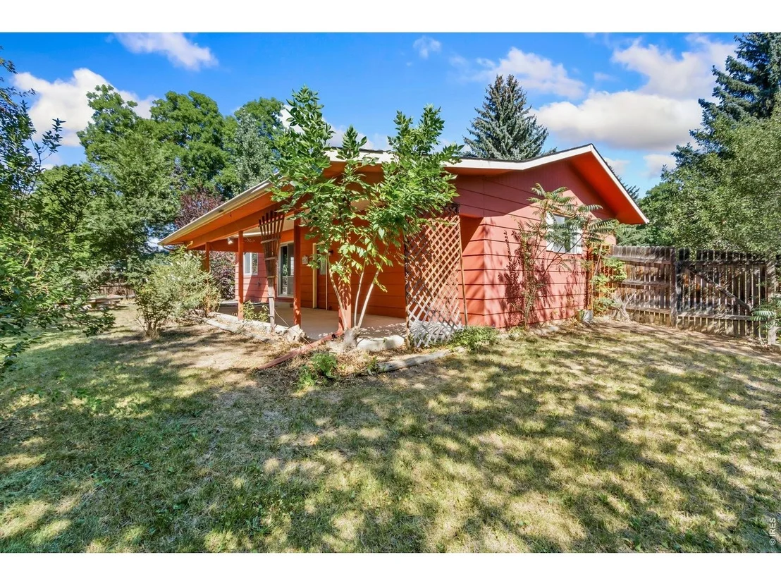 Photo of 2901 Greentree Cir