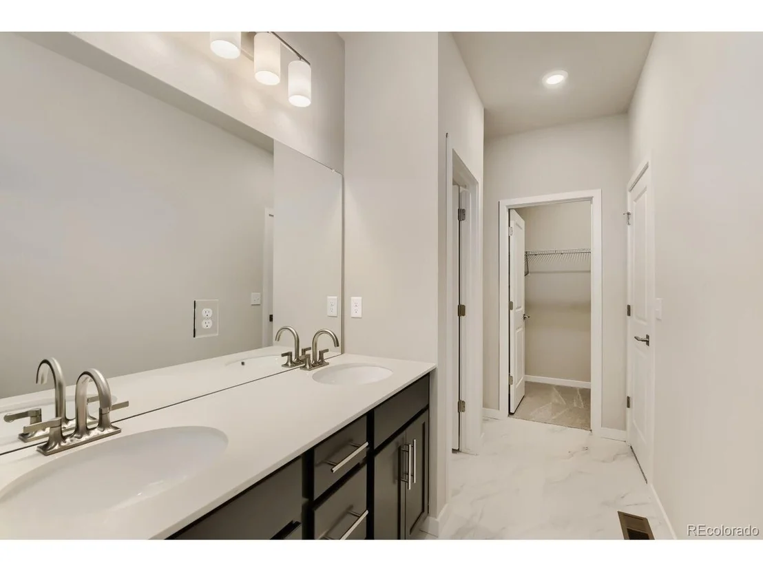 Photo of 46435 Heritage Ave
