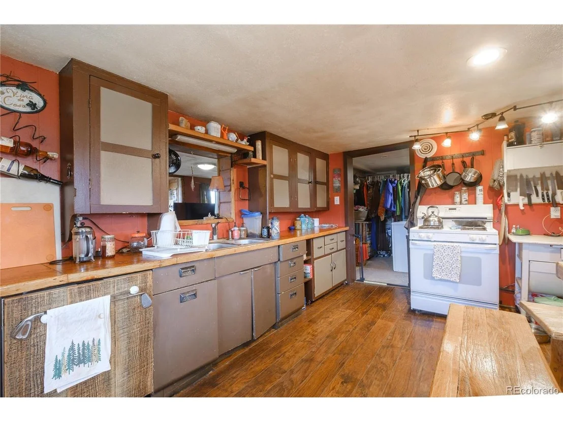 Photo of 102 Fraser Ave