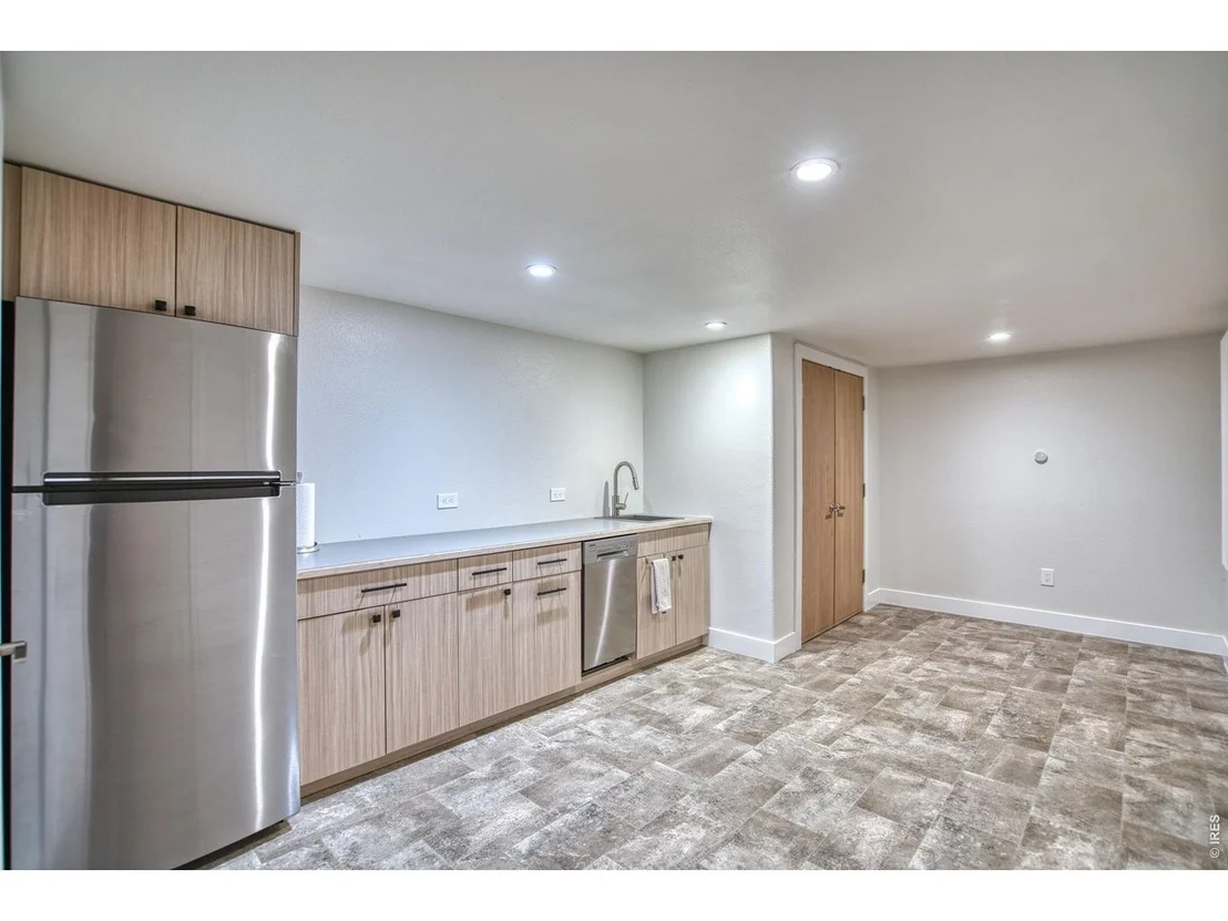 Photo of 375 Bates Ave