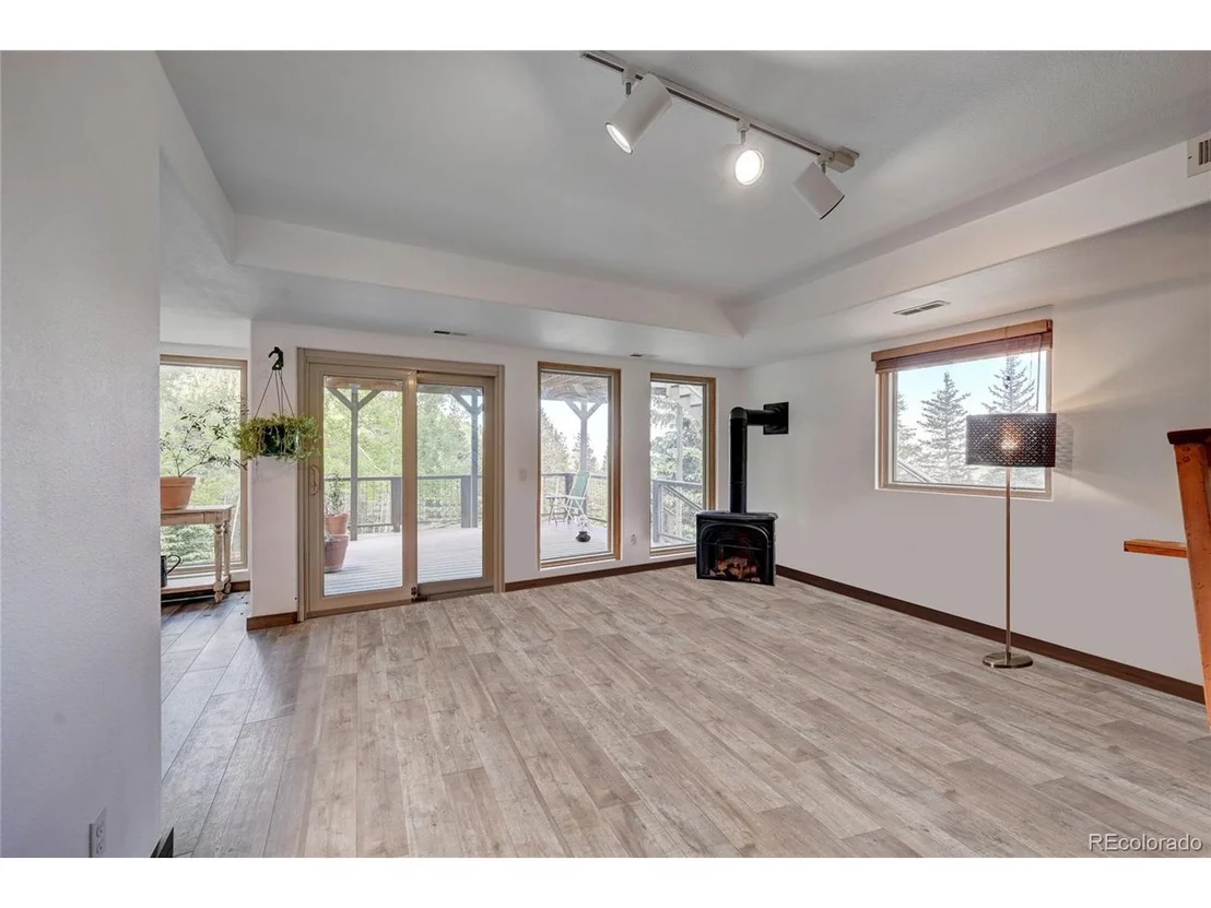 Photo of 1587 Sinton Rd