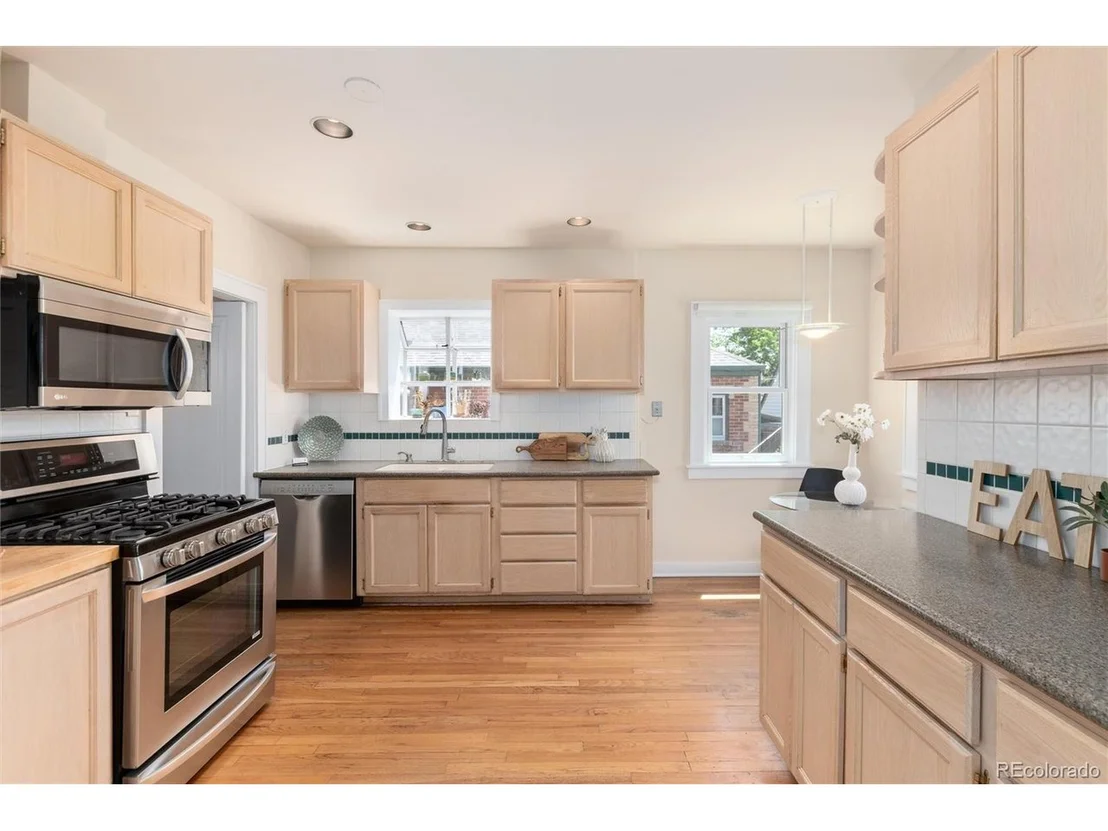 Photo of 1567 Ivanhoe St
