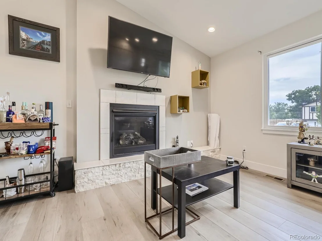 Photo of 899 Evanston St