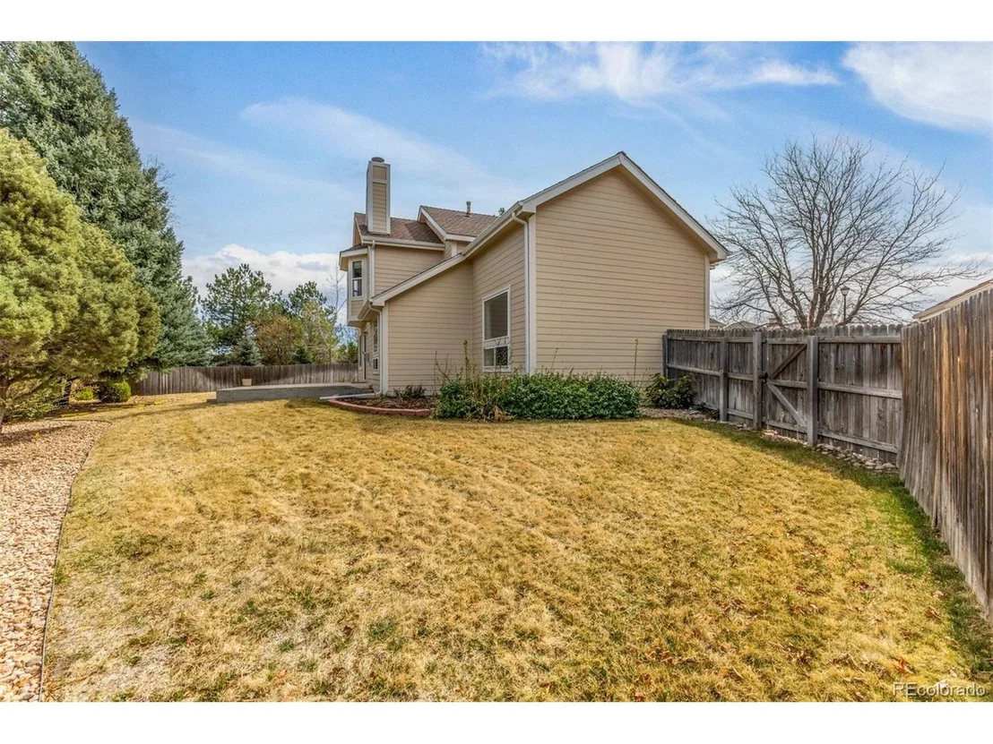 Photo of 8825 Fairview Oaks Pl