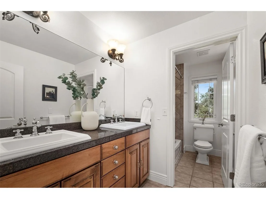 Photo of 1075 Jersey St