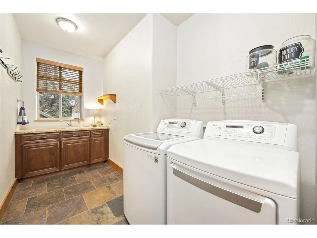 Photo of 5283 S Pine Rd