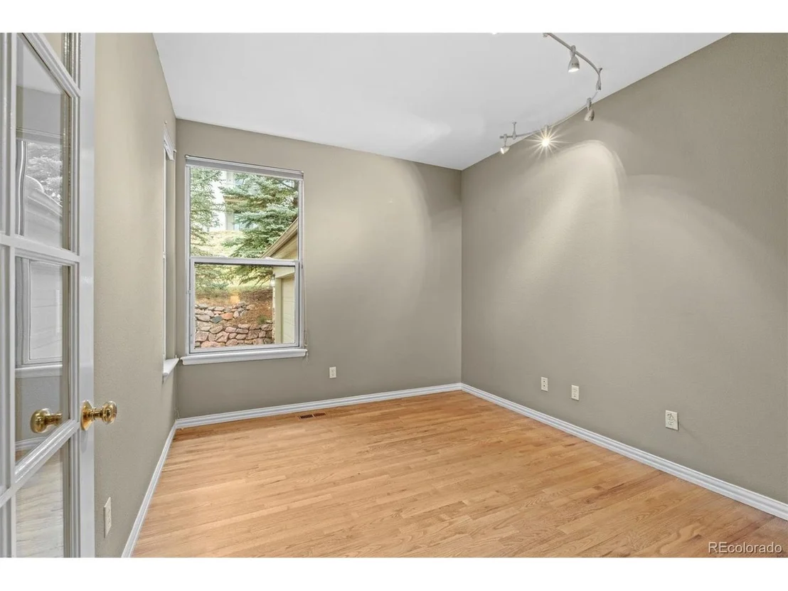 Photo of 3396 White Bark Pne