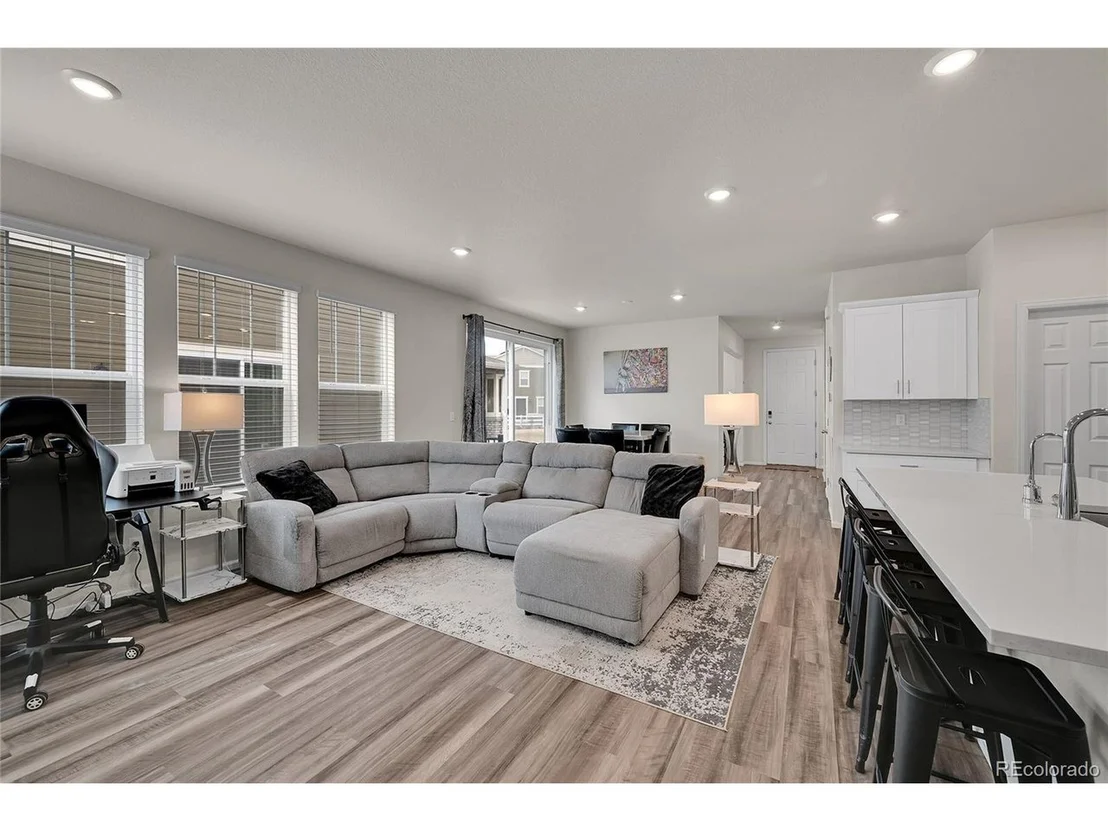 Photo of 765 Tarragon Rd