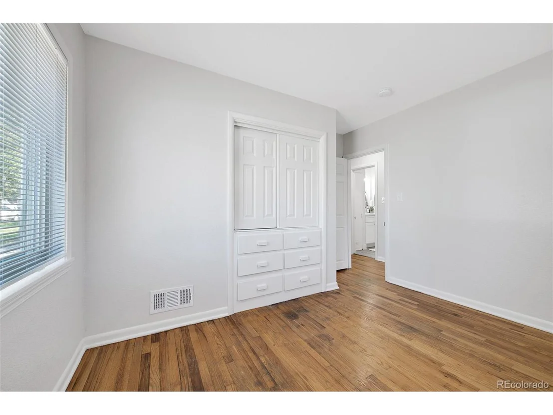Photo of 2249 Geneva St