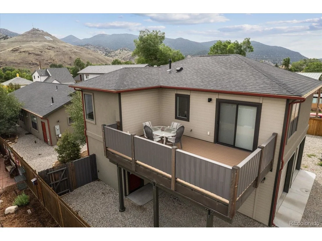 Photo of 539 W 2nd St