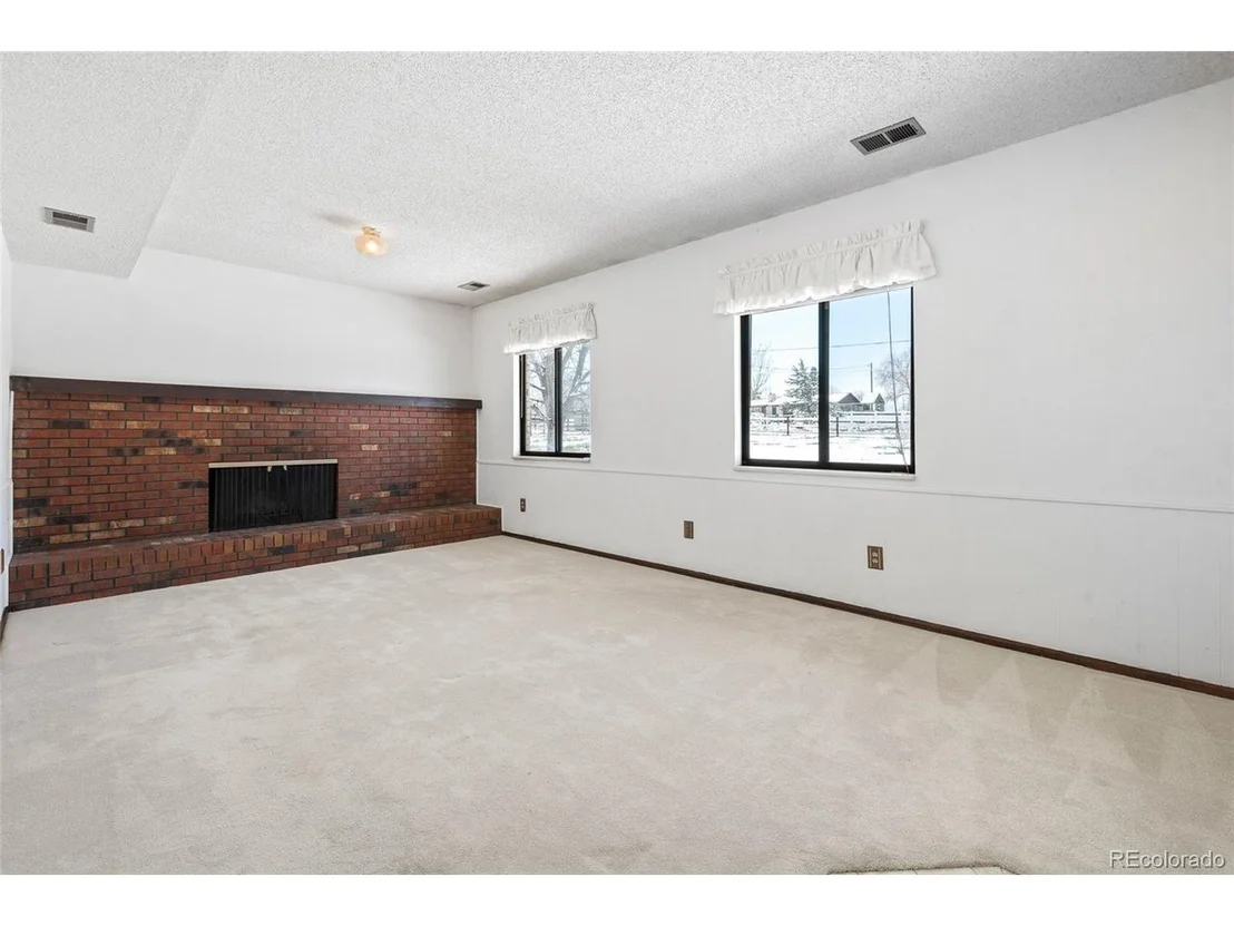 Photo of 8181 Queen St