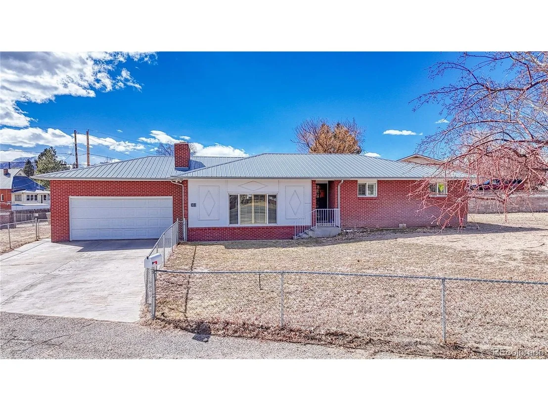 Photo of 303 Crestone Ave