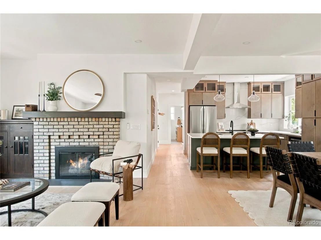 Photo of 625 Cook St