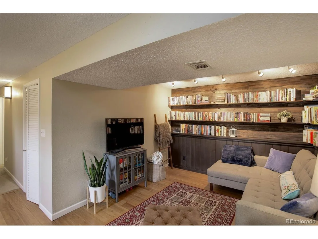 Photo of 222 Helena Cir