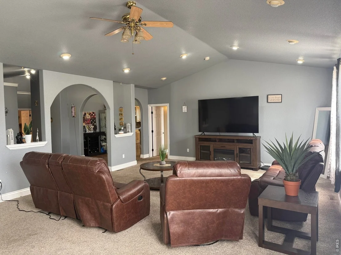 Photo of 419 E 3rd Ave