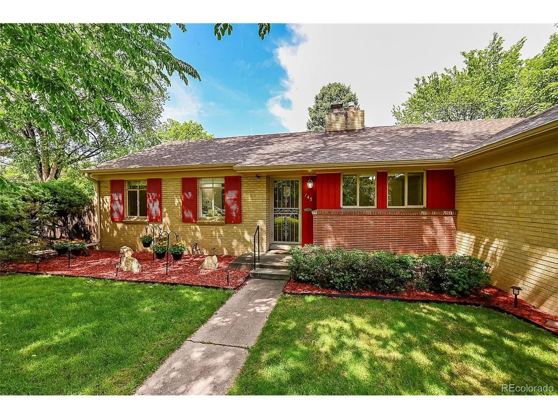Photo of 745 Dexter St