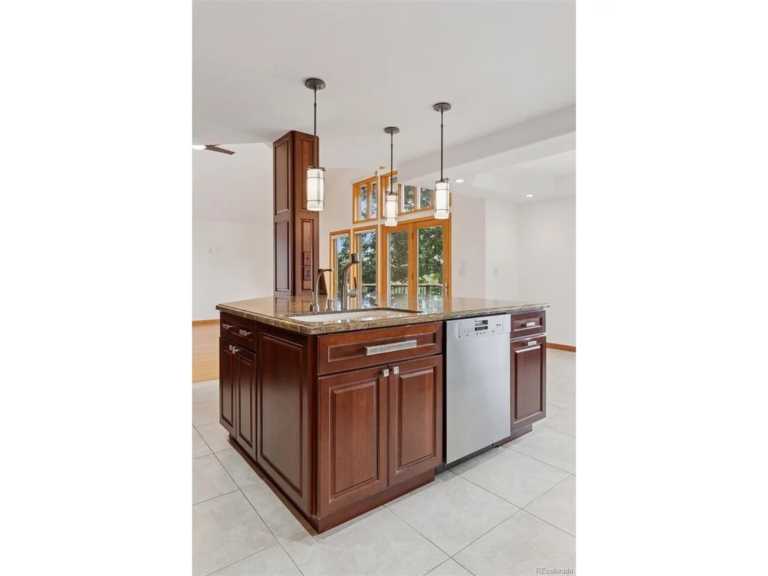 Photo of 990 Utica Cir