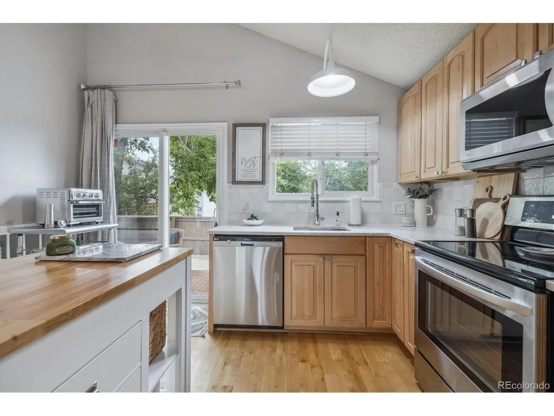 Photo of 568 Arden Cir