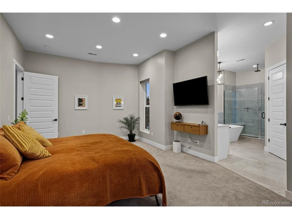 Photo of 2609 Curtis St