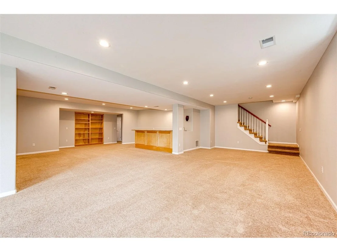 Photo of 389 Shoreham Cir