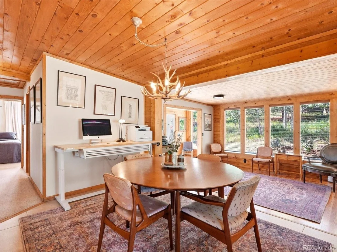 Photo of 277 Timbertop Rd