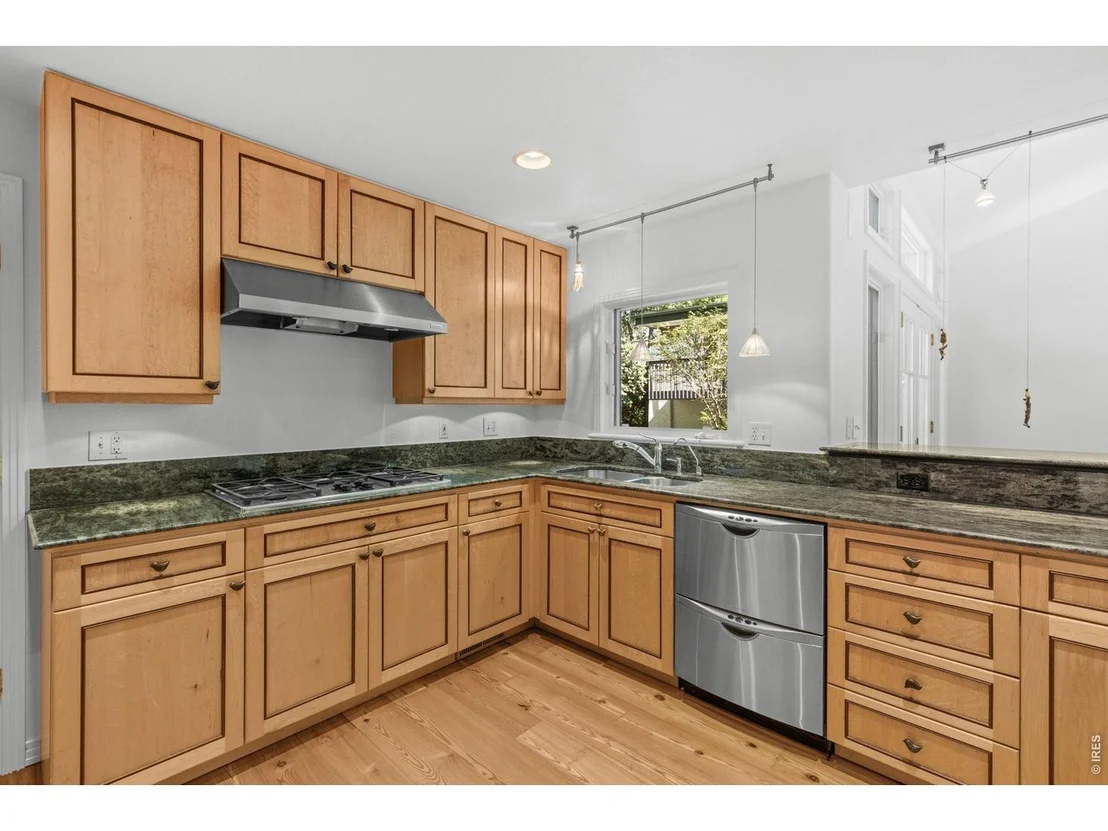 Photo of 1709 Mariposa Ave