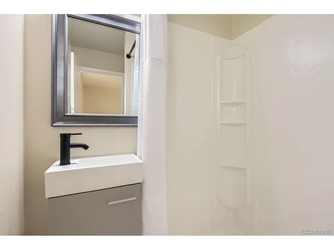 Photo of 5150 W Colgate Pl