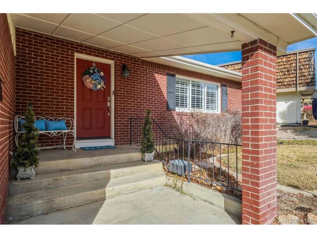 Photo of 7 Belaire Dr